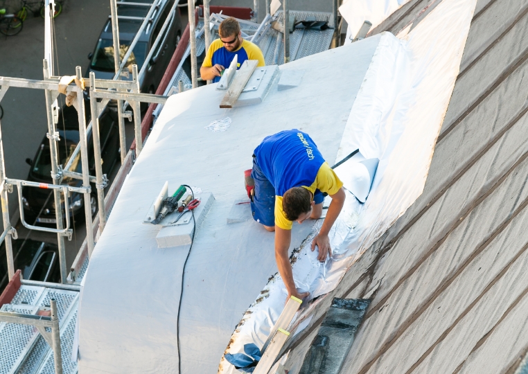 Spitzer Dach Arbeiter ARGOS Burggasse